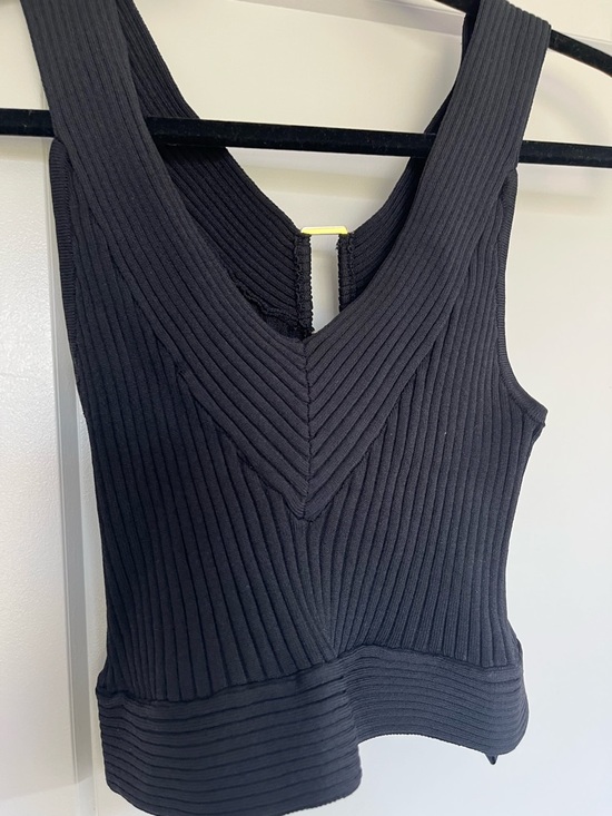 Sovere Tops - Ribbed Reversible V-Neck Black Tank Top with Hardware
